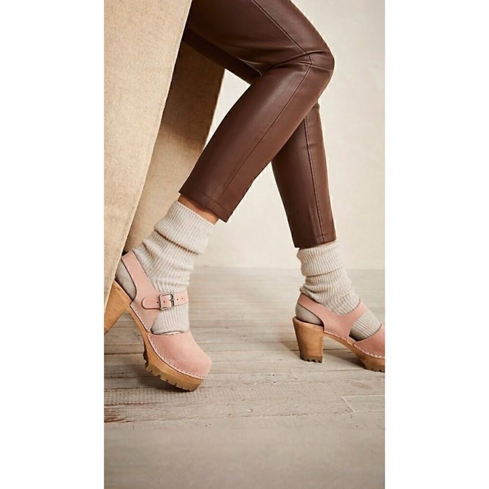 Free People MIA Abby Suede Clogs Size 36 in blush pink